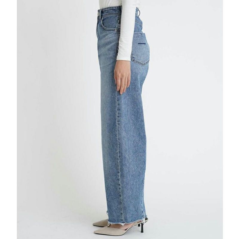 YANUK ヤヌーク　LAURA ローラ　カーブテーパード　デニム　25 美品 YANUK 2025春夏新作 ヤヌーク ローラ LAURA カーブテーパード